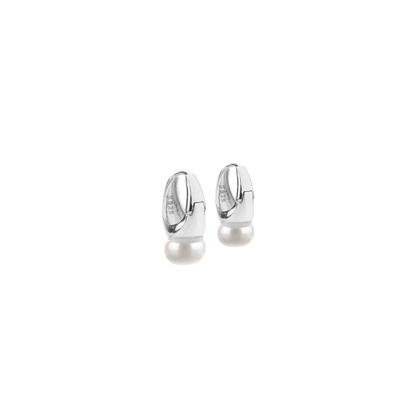 Smooth curves and delicate pearls