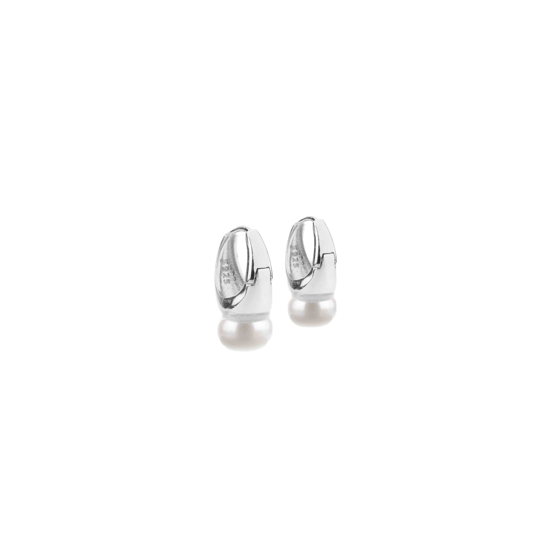Smooth curves and delicate pearls